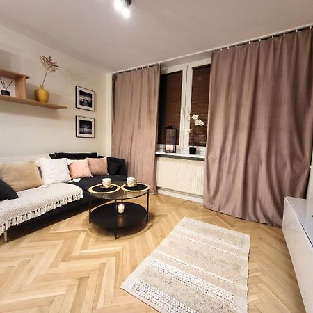 View Apartments And Rooms Varsovie Extérieur photo