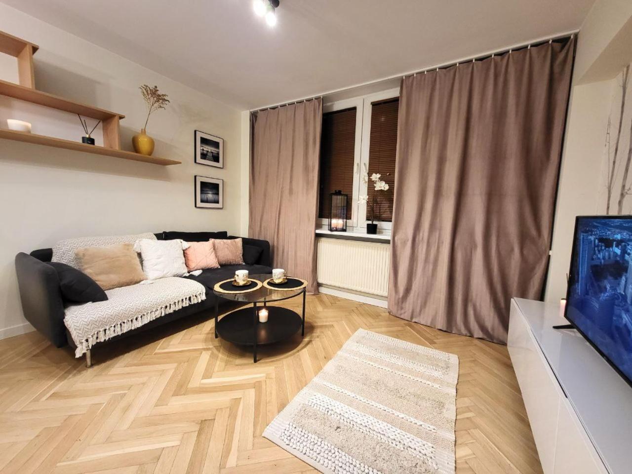 View Apartments And Rooms Varsovie Extérieur photo